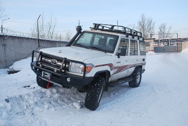 Toyota Land Cruiser 76
